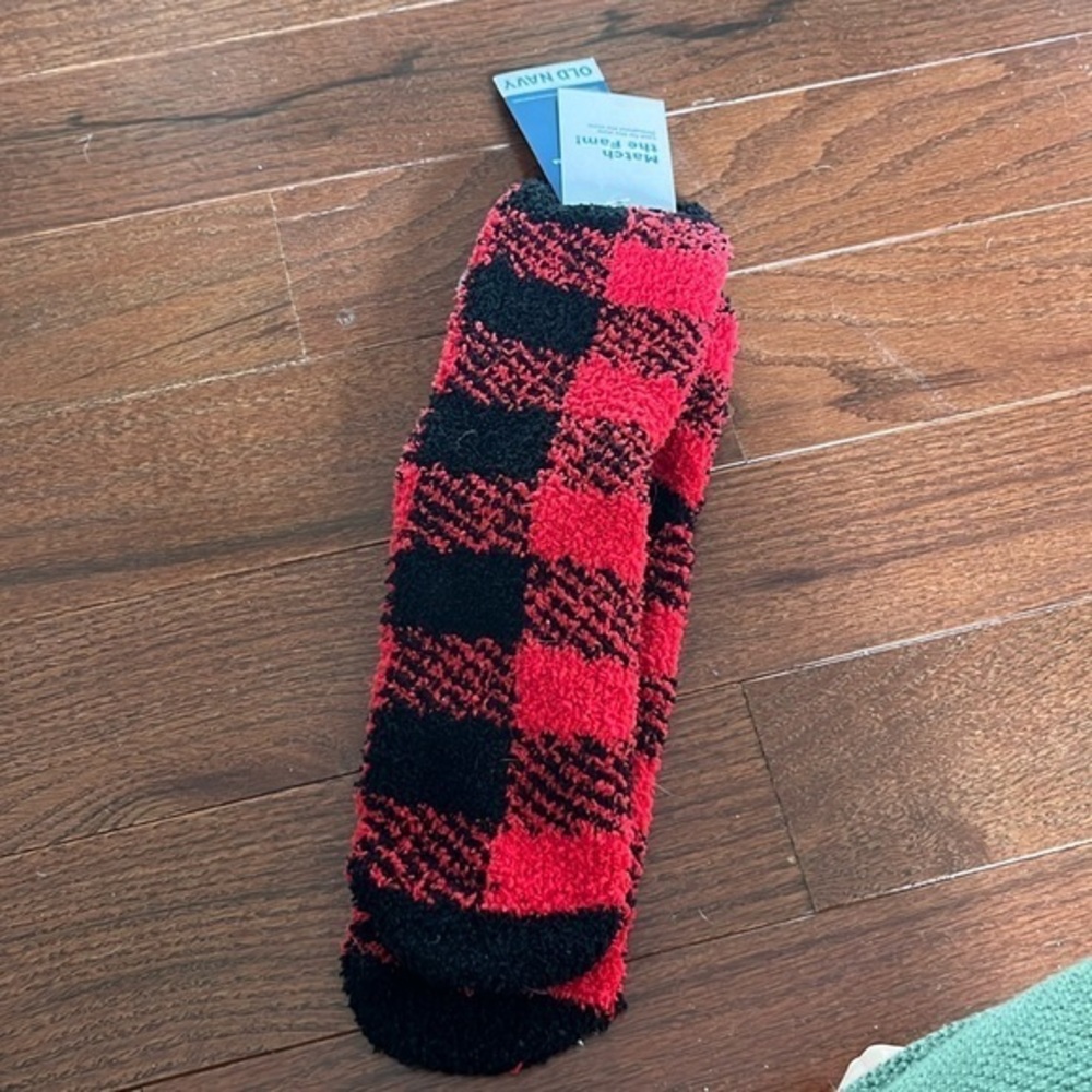 Nwt old navy black and red checkered cozy socks